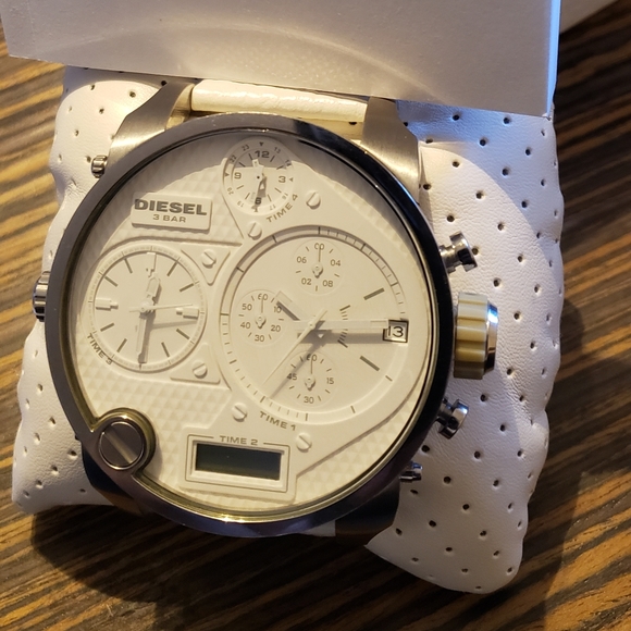 Diesel DZ7125 Big Daddy Oversized Big Face - Picture 2 of 7